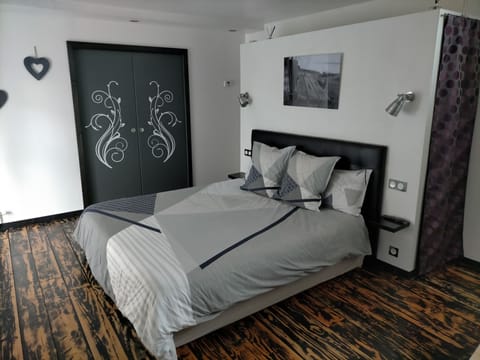 Romantic Double Room, Ensuite (Le Lodge)