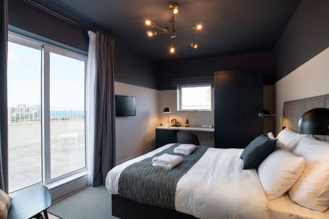 Deluxe Double Room (with Roof top Terrace and Hot Tub) | Premium bedding, minibar, in-room safe, desk