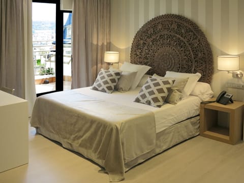 Suite, Terrace, City View | In-room safe, desk, laptop workspace, soundproofing