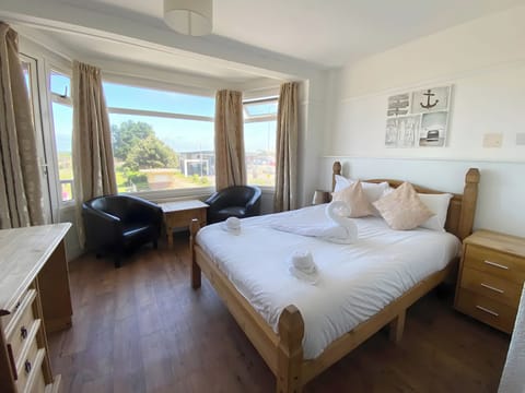 Double Room, Sea View | Individually furnished, desk, laptop workspace, free WiFi