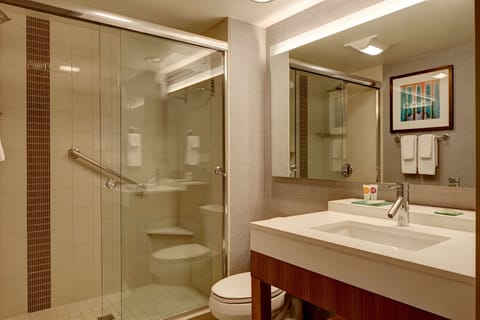 Combined shower/tub, designer toiletries, hair dryer, towels