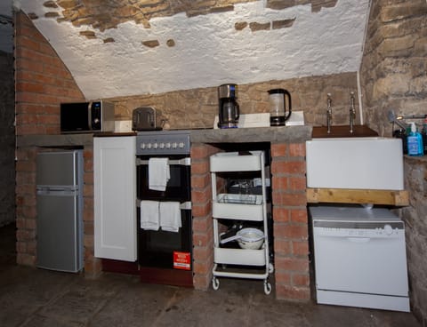 Apartment, 1 Bedroom | Private kitchen | Fridge, microwave, oven, stovetop