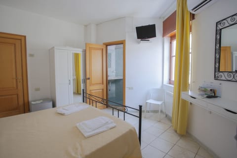 Double Room | Minibar, in-room safe, desk, cribs/infant beds