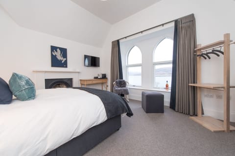 Deluxe Double Room, 1 Queen Bed, Mountain View | Premium bedding, iron/ironing board, free WiFi, bed sheets