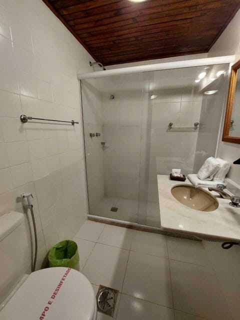 Standard Quadruple Room | Bathroom | Shower, free toiletries, hair dryer, towels