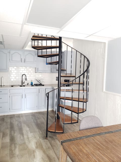 Deluxe Suite | In-room dining