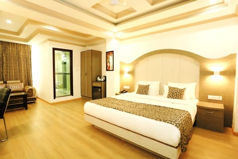 Deluxe Room with AC | Premium bedding, down comforters, in-room safe, desk