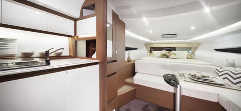 Yacht (2 Cabins)  | Minibar, desk