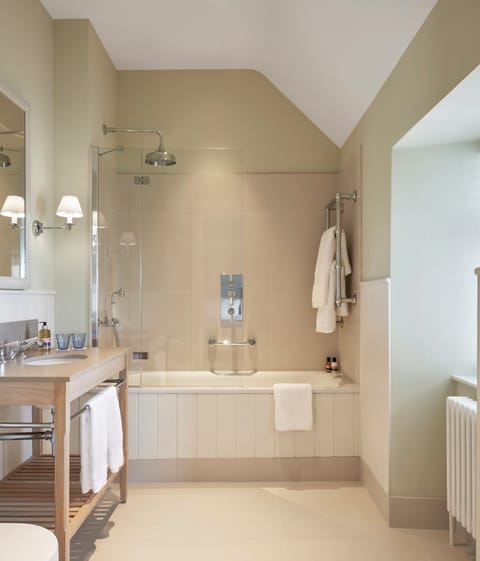 Islay Room | Bathroom | Deep soaking tub, free toiletries, hair dryer, bathrobes