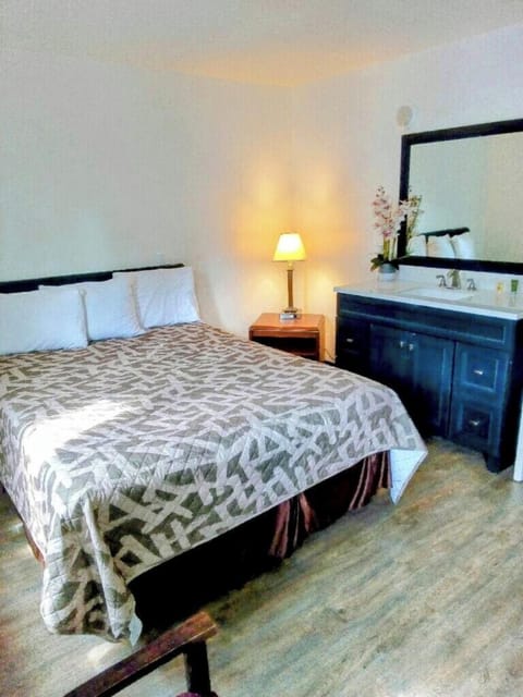 Family Room | In-room safe, individually decorated, individually furnished, desk