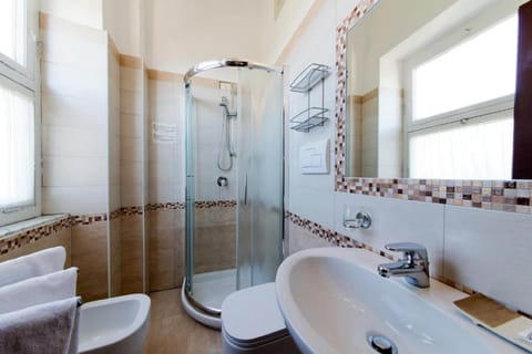 Free toiletries, hair dryer, bathrobes, towels