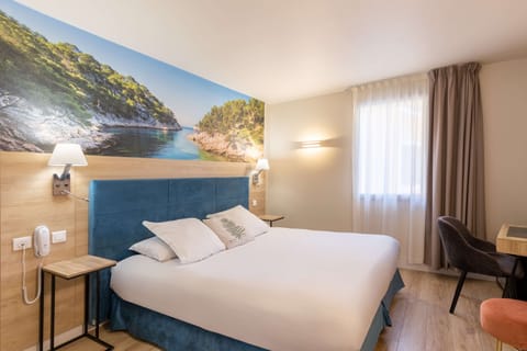 Classic Room, 1 Queen Bed, Non Smoking (Twin bed on request) | Minibar, in-room safe, individually decorated, individually furnished