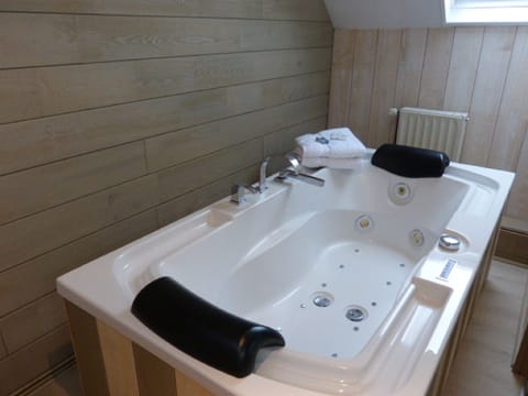 Romantic Double Room, Ensuite (balneo) | Bathroom