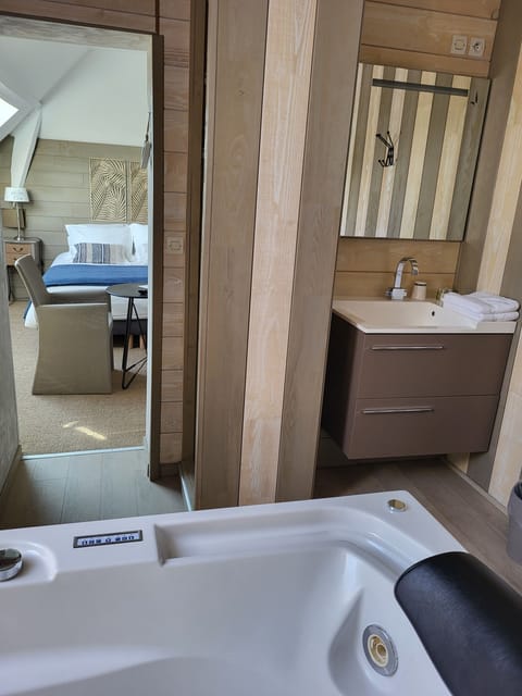 Romantic Double Room, Ensuite (balneo) | Bathroom