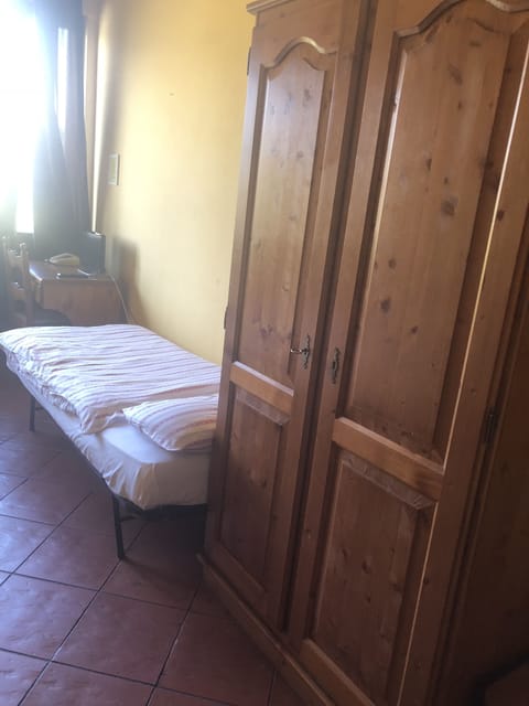 Traditional Triple Room, Accessible | Room amenity