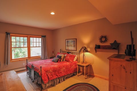 House (3 Bedrooms) | Exterior