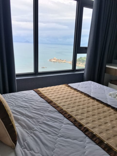 Family Apartment, 2 Bedrooms | 2 bedrooms, minibar, desk, iron/ironing board