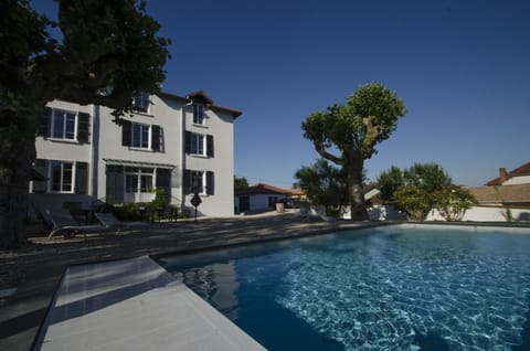 Seasonal outdoor pool, pool umbrellas, sun loungers