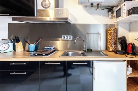 Room | Private kitchen | Fridge, microwave, oven, stovetop