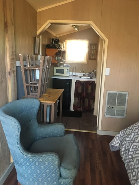 Standard Cabin, 1 Queen Bed, Non Smoking, Kitchen (The Anderson House) | Private kitchenette