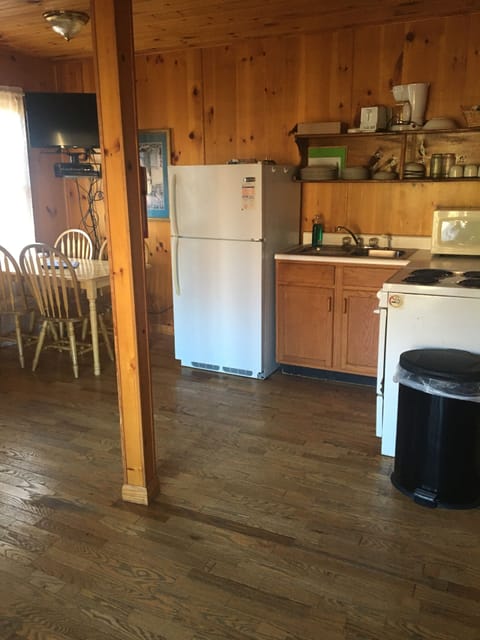 Standard Cabin, Multiple Beds, Non Smoking, Fireplace (The Writer's Cabin) | Private kitchen