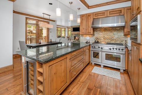 Condo, 5 Bedrooms | Private kitchen | Fridge, microwave, oven, dishwasher