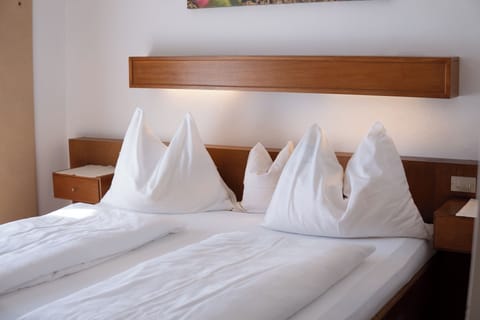 Superior Double Room, 1 Queen Bed, Balcony, Valley View | Desk, blackout drapes, free WiFi, bed sheets