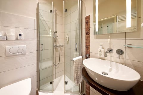 Standard Double Room | Minibar, in-room safe, bed sheets