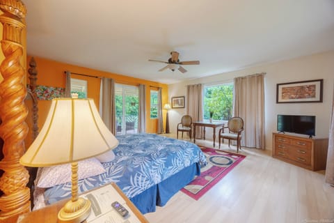 Room (Rainforest) | Individually decorated, individually furnished, desk, laptop workspace