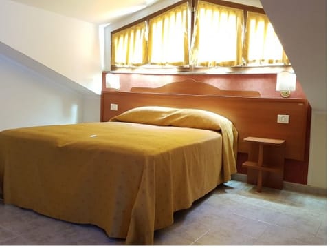 Double or Twin Room | Desk, free cribs/infant beds, free WiFi, bed sheets