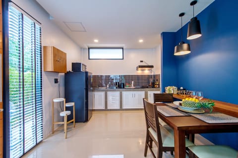 Deluxe Villa | Private kitchen | Paper towels