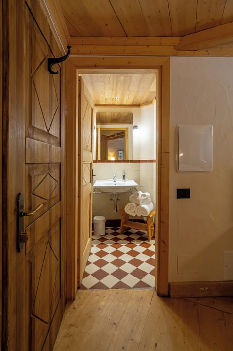 Romantic Double Room | Premium bedding, down comforters, Select Comfort beds, minibar