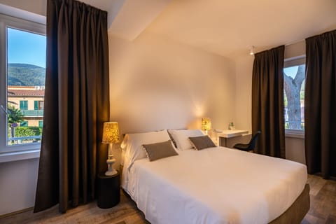 Minibar, in-room safe, soundproofing, iron/ironing board