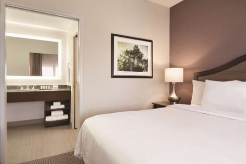 1 bedroom, premium bedding, in-room safe, desk