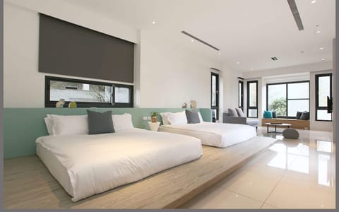 Deluxe Quadruple Room | Desk, blackout drapes, rollaway beds, free WiFi