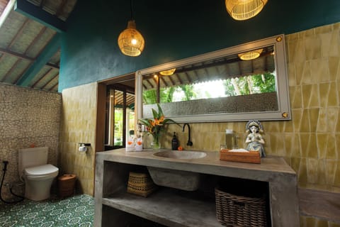 Yoga Villa | Bathroom | Free toiletries, bidet, towels, soap