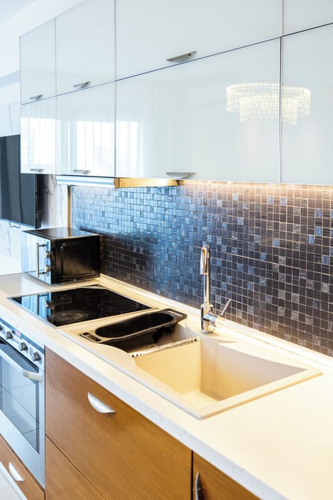 Deluxe Suite, 1 King Bed with Sofa bed | Private kitchen | Fridge