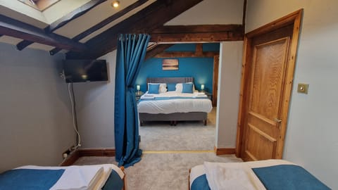 Family Room (Troutbeck) | Desk, iron/ironing board, free WiFi, bed sheets