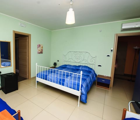 Minibar, desk, free WiFi, bed sheets