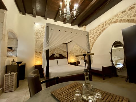 Standard Suite | Premium bedding, individually decorated, individually furnished, desk