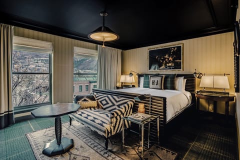 Deluxe Room, 1 King Bed | Egyptian cotton sheets, premium bedding, down comforters, pillowtop beds