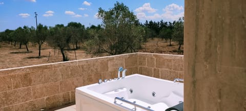 Exclusive Room | Jetted tub