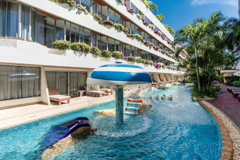 2 outdoor pools