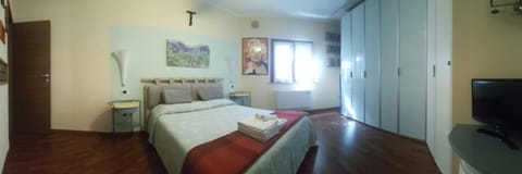 Desk, free cribs/infant beds, bed sheets, wheelchair access