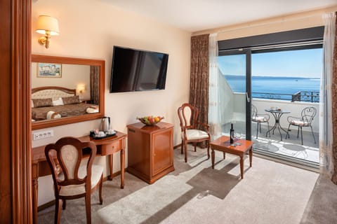 Deluxe Room, Balcony | Bathroom | Shower, designer toiletries, hair dryer, bathrobes