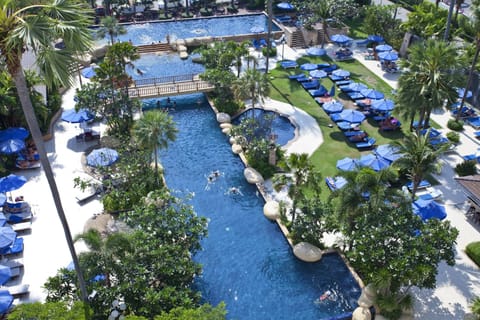 2 outdoor pools