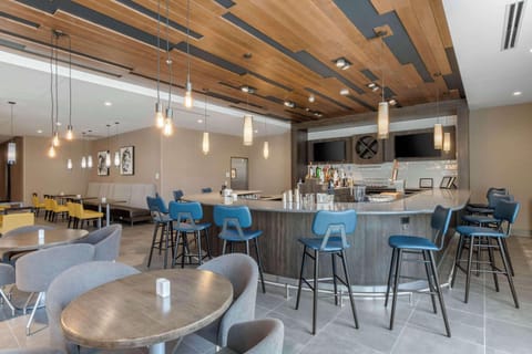 Dinner served, American cuisine