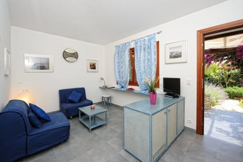 Suite | Free minibar items, blackout drapes, soundproofing, iron/ironing board