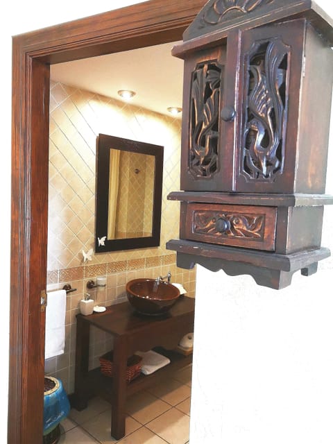 Superior Double Room | Bathroom | Combined shower/tub, designer toiletries, hair dryer, towels