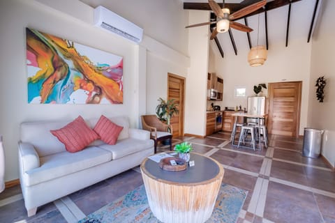 In-room safe, free WiFi, bed sheets